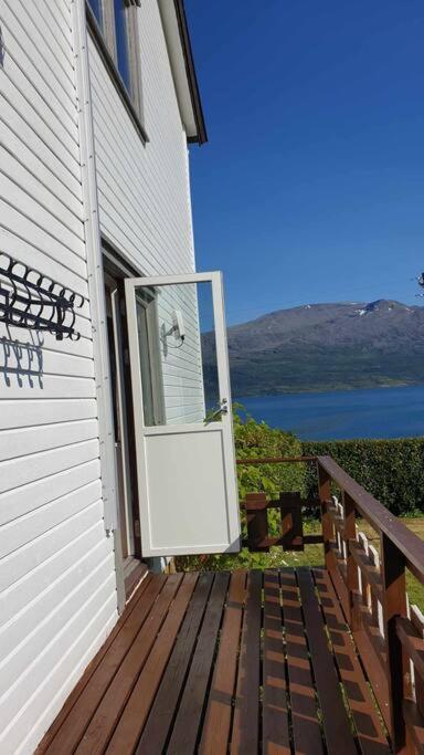 Traditional Farm House Located Close To Fjord Lyngseidet Eksteriør billede