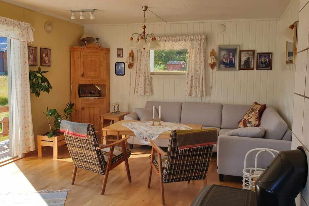 Traditional Farm House Located Close To Fjord Lyngseidet Eksteriør billede
